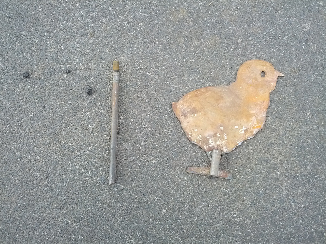 Edelrost Gartendeko , Küken aus Metall , Handarbeit 10.5*12cm 030617