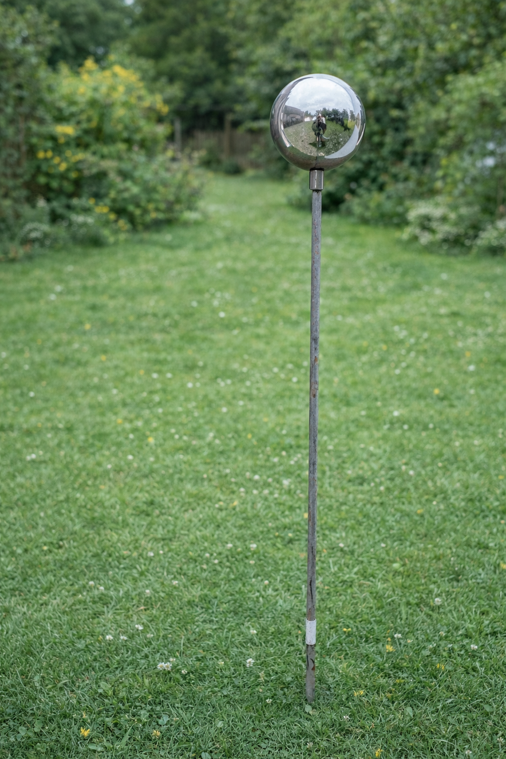 Gartenstecker mit Hohlkugel aus Edelstahl ,Zweitklassige Ware.