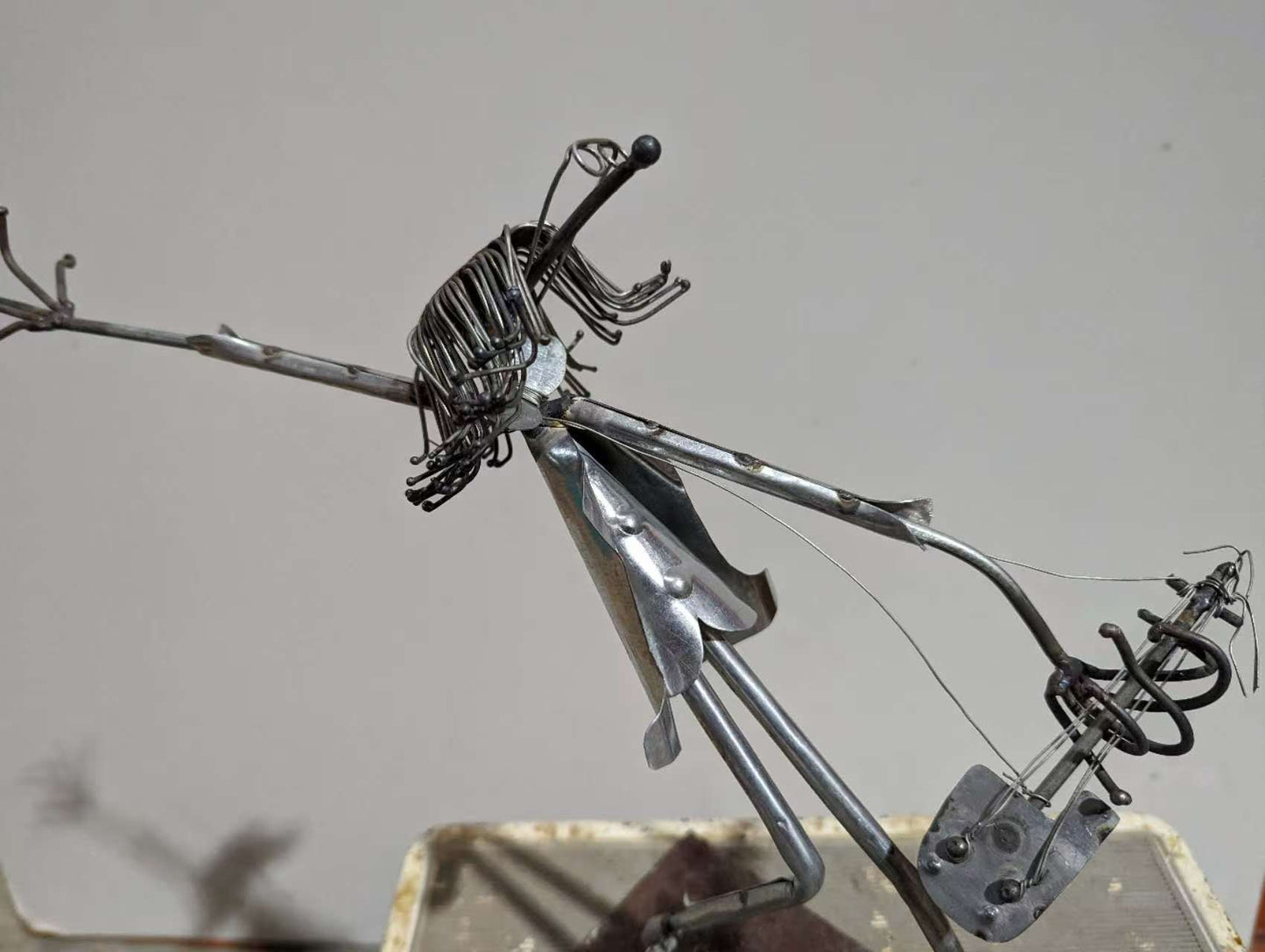 Kunsthandwerk, Schmiedeeisendekorationen ,Violinist, 029032