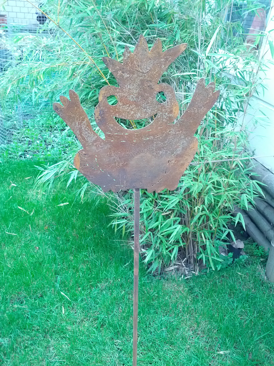 ,frog,garden stake,rust,garden decoration,