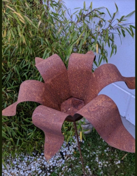 Garden flowers metal rust garden stake flowerpot rust garden decoration 52*52*117cm