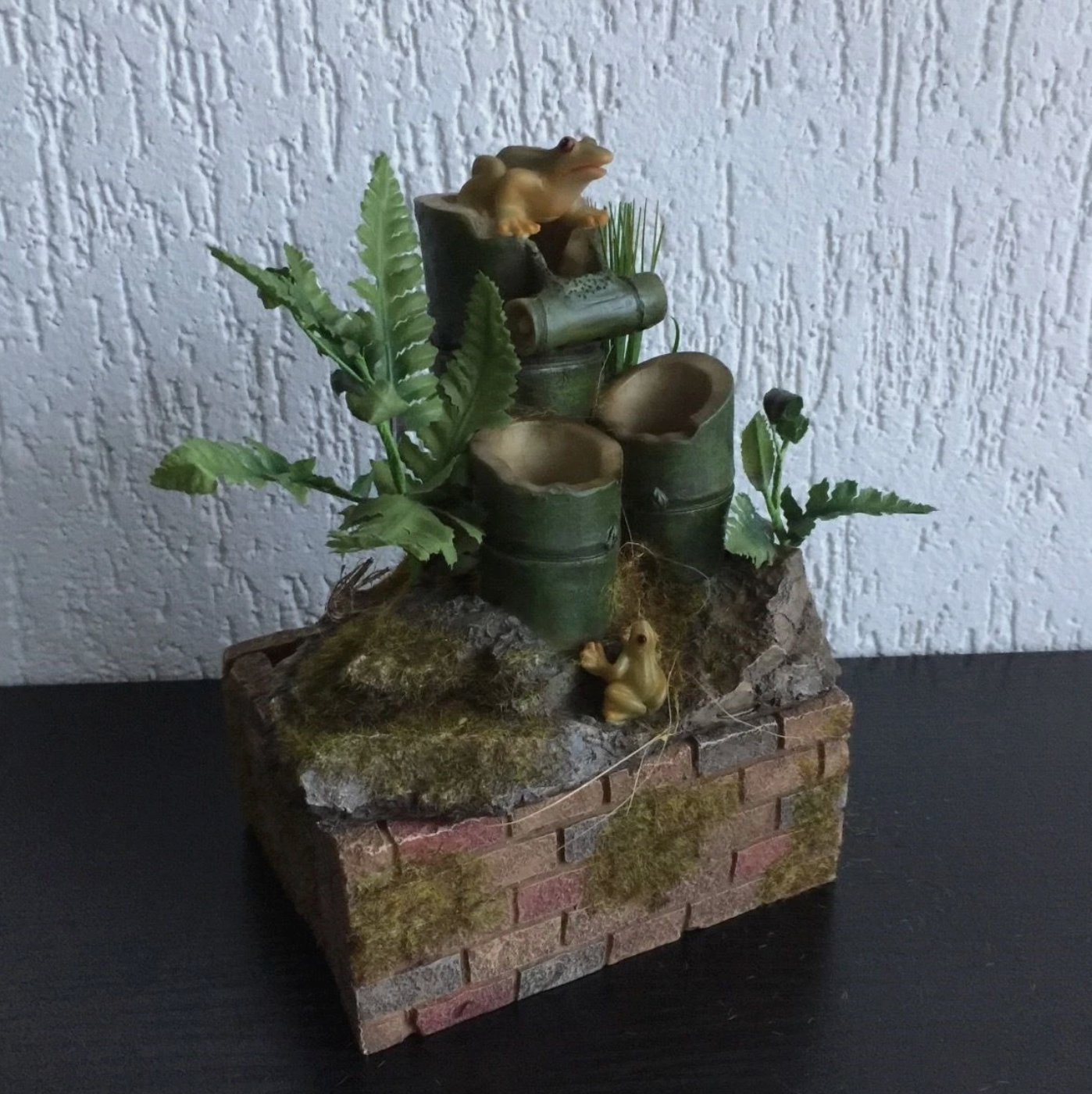 Zimmerbrunnen Gartenbrunnen Bonsai Brunnen Frosch Mit Pumpe 13x17x23 cm