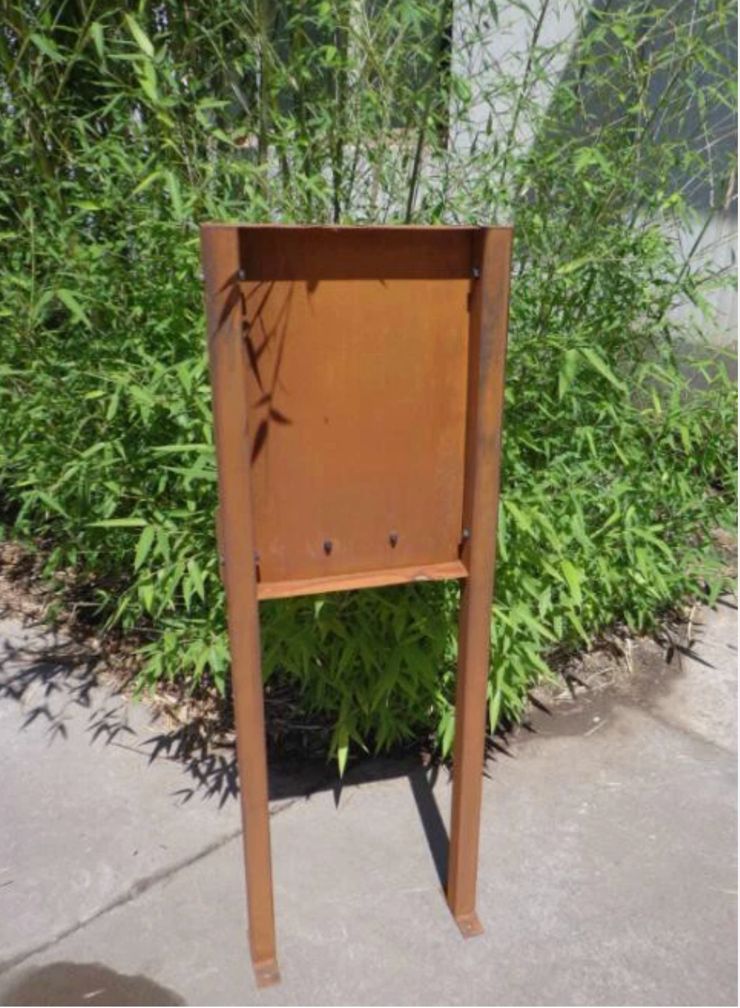 Edelrost Gartendeko,  Sichtschutzwand mit  Pflanzenschale ,Höhe 120 cm ，031675