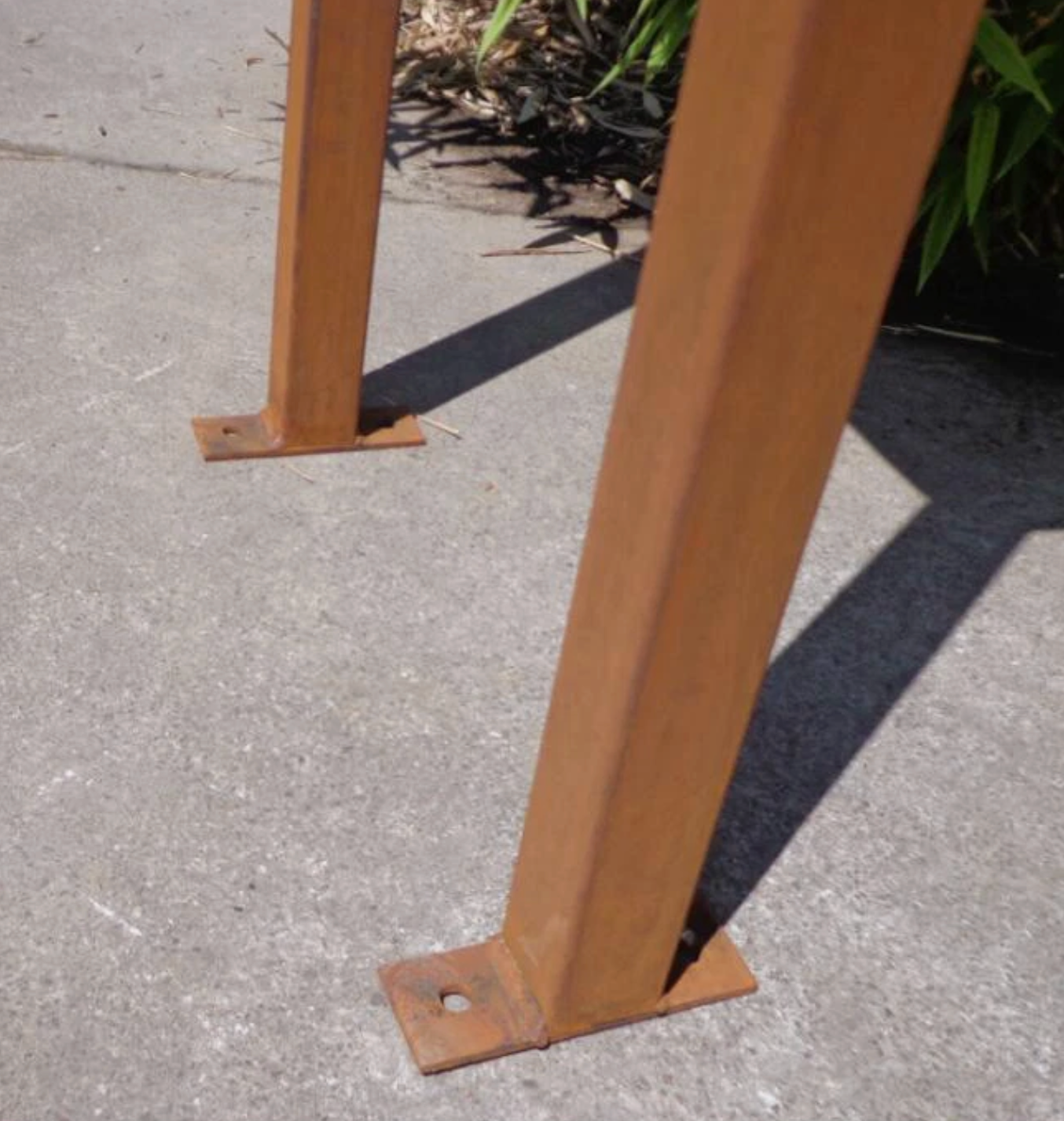 Edelrost Gartendeko,  Sichtschutzwand mit  Pflanzenschale ,Höhe 120 cm ，031675