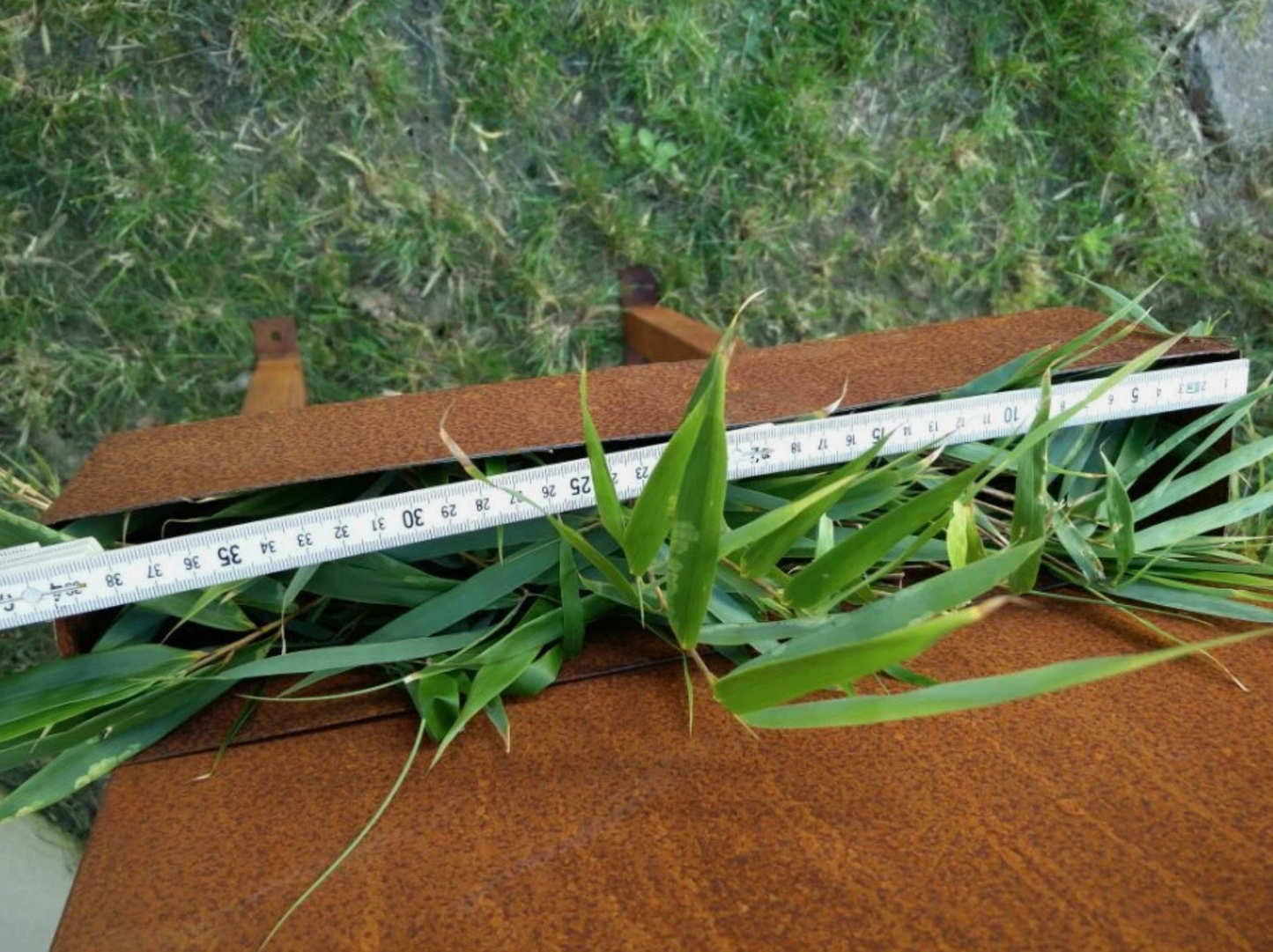 Edelrost Gartendeko,  Sichtschutzwand mit  Pflanzenschale ,Höhe 120 cm ，031675