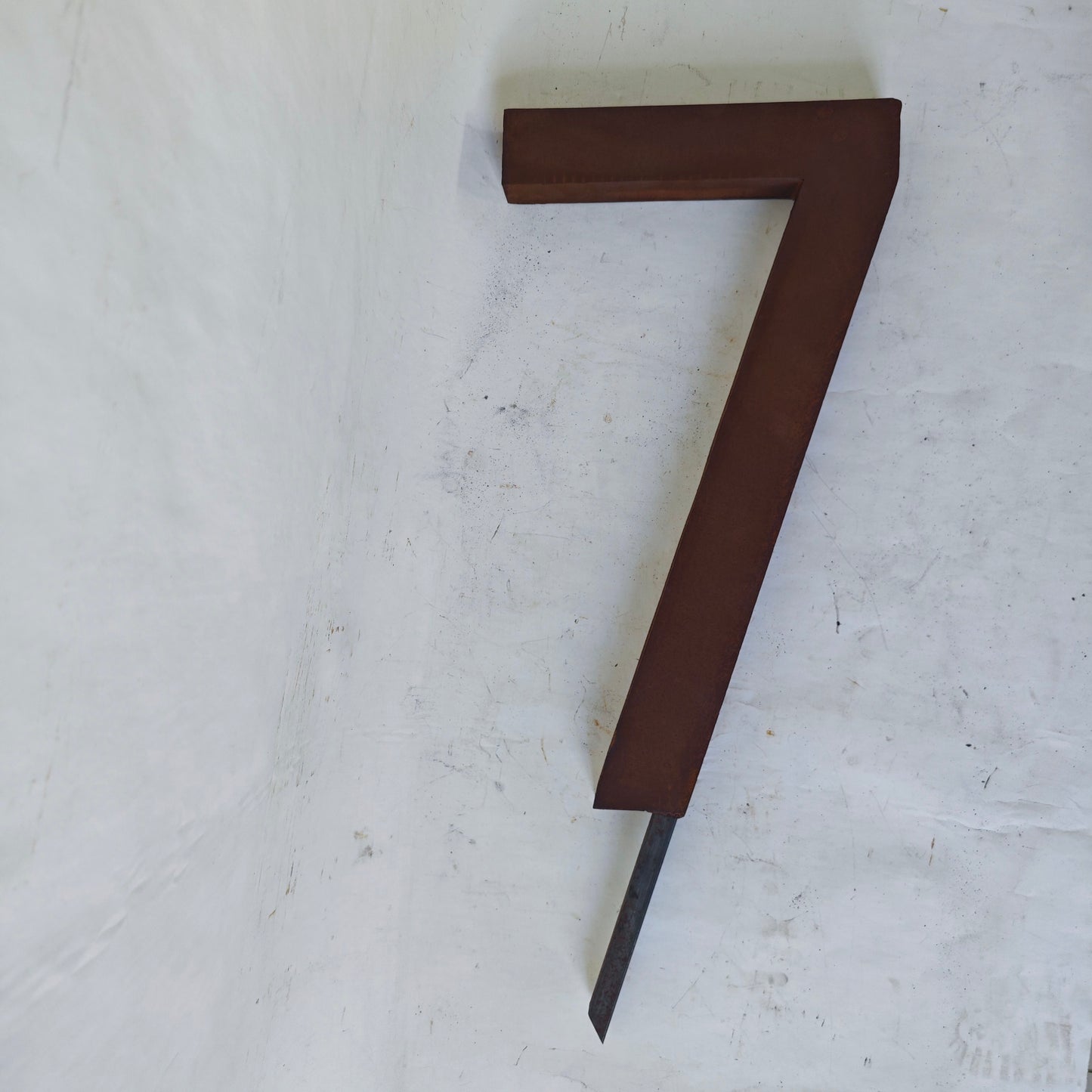 Rusty metal house number rust garden stake H40cm, 032062