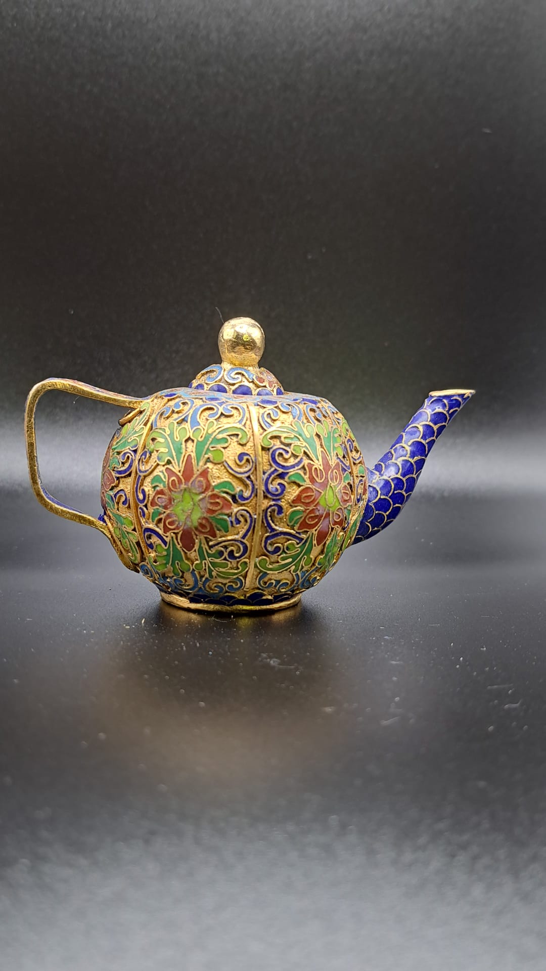 China, Cloisonne, sehr schöne Teekanne Deko  10x6x5cm  A2-3