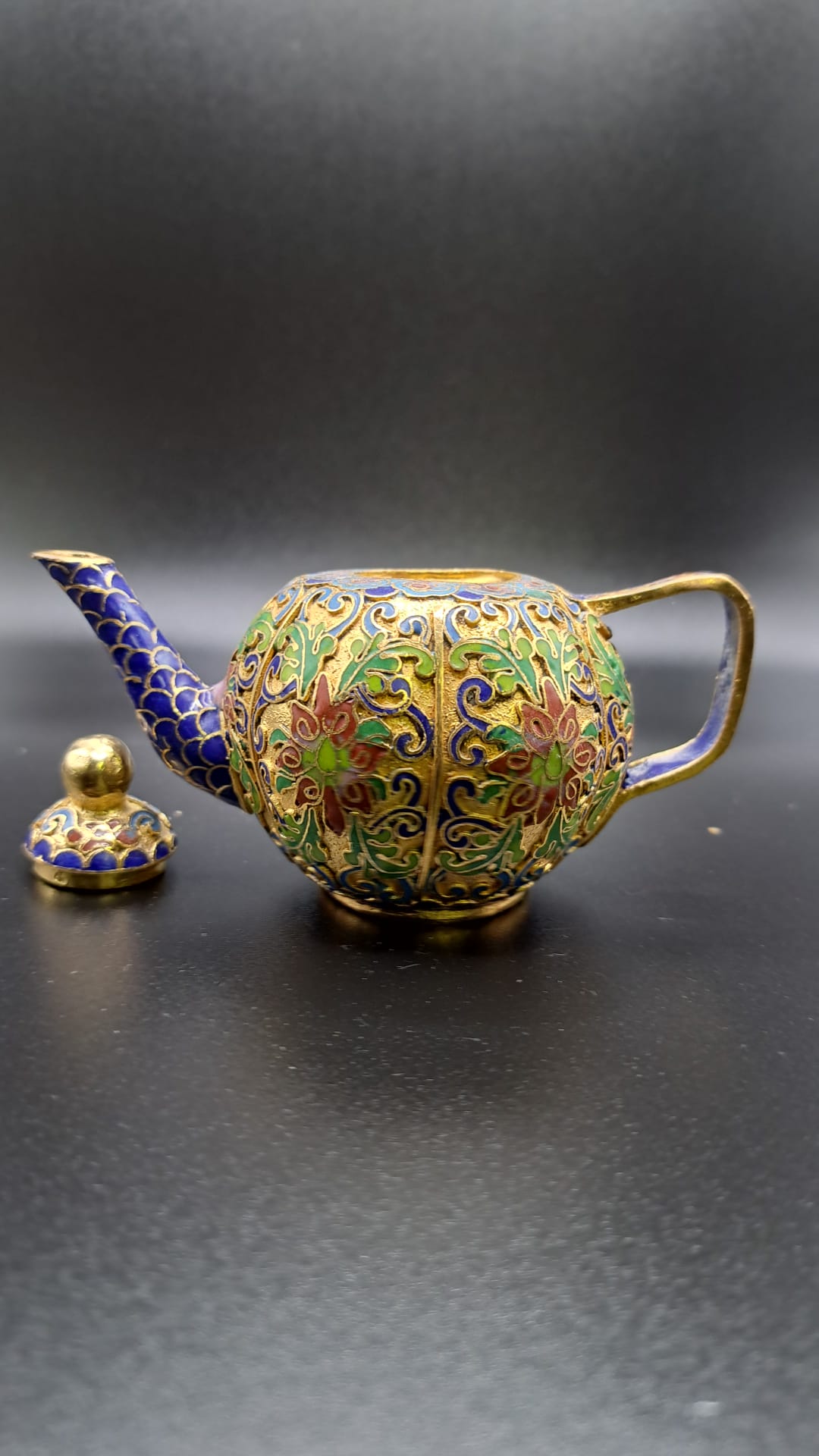 China, Cloisonne, sehr schöne Teekanne Deko  10x6x5cm  A2-3