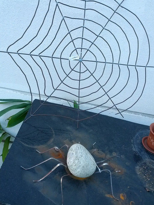 Spinne mit Spinnennetz, Gartendeko