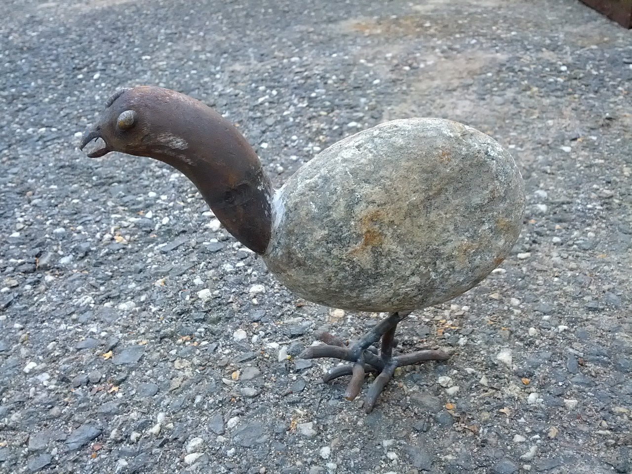 Gartendeko Vogel aus Naturstein