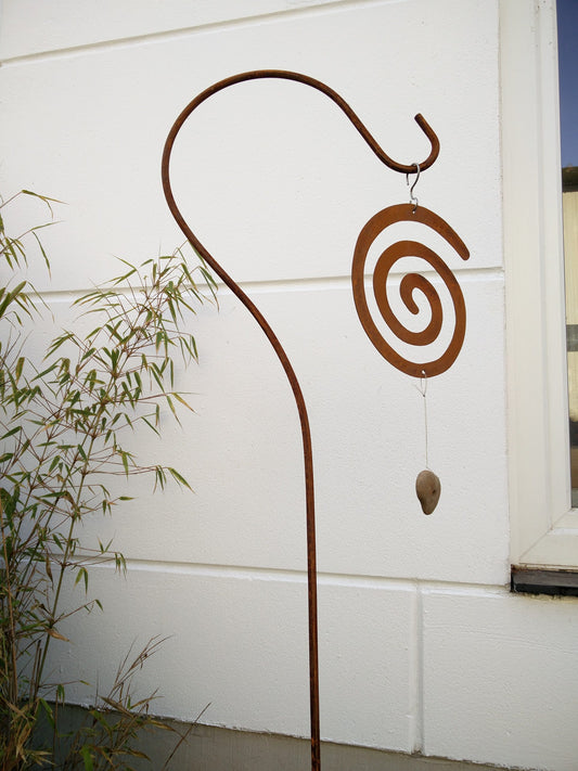 Rust metal hook plug feeding hook with spiral decoration H155cm