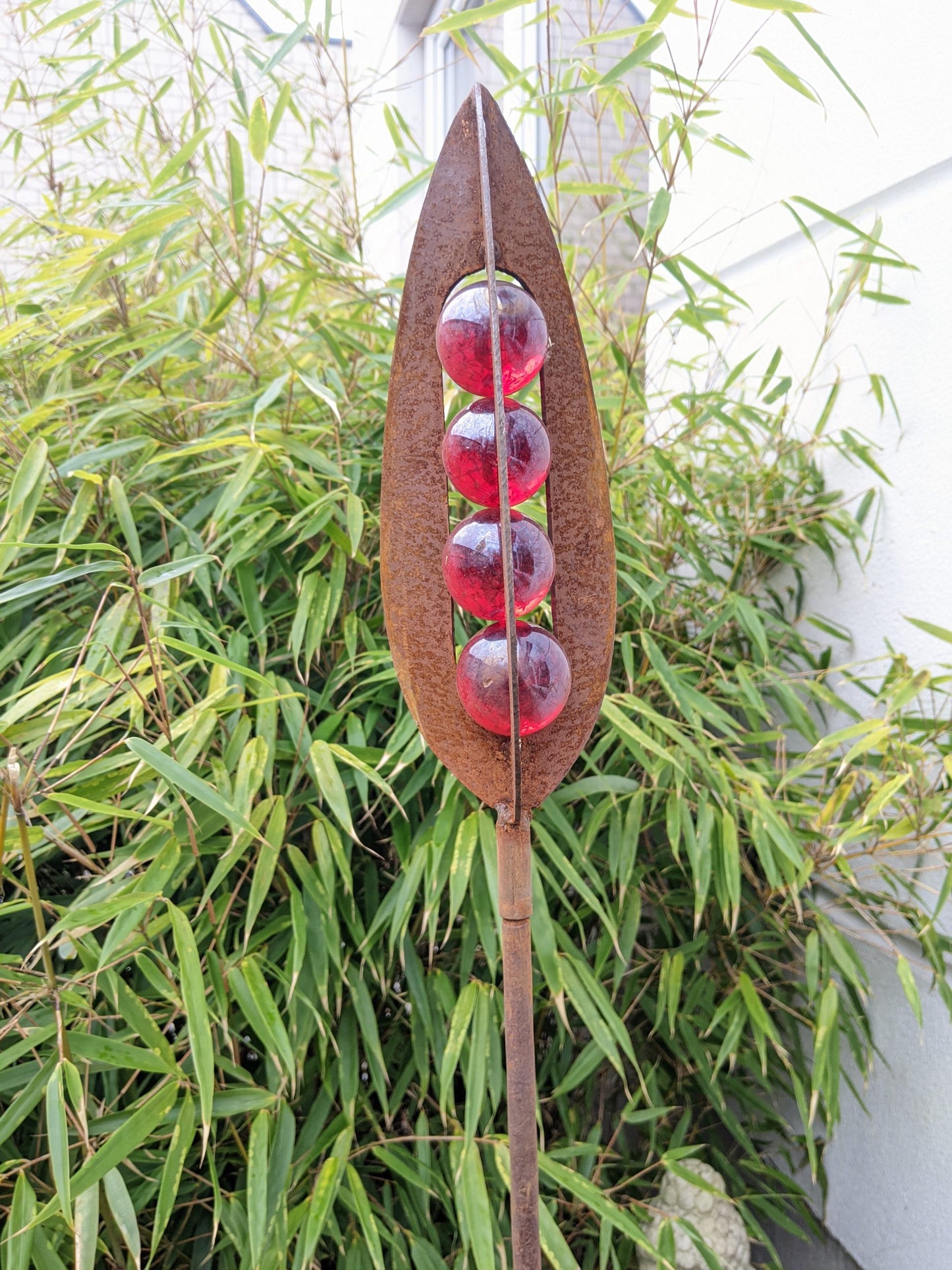 Noble rust garden stake with glass ball, garden decoration, flower bed stake spearhead H120cm