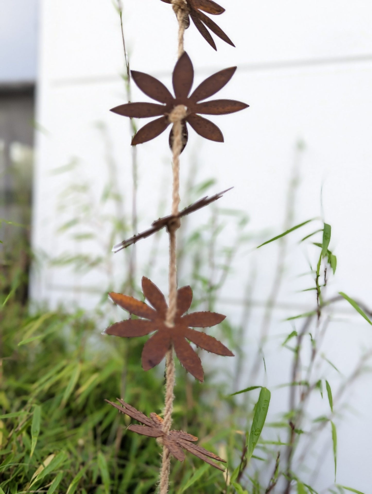 Noble rust flowers hanging decoration made of metal rust W8 H70cm 0.1 kg, 032180