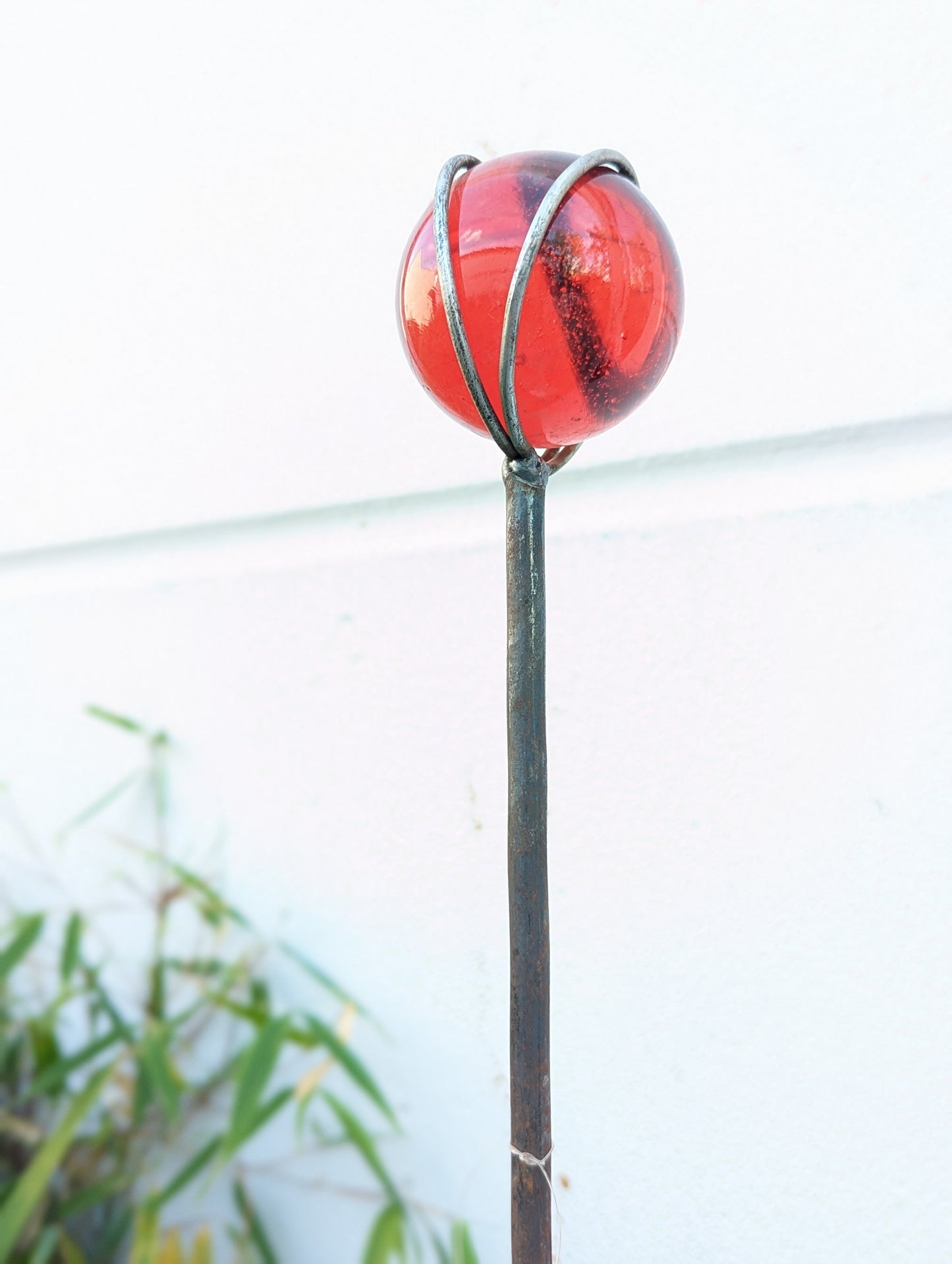 Edelrost Gartenstecker H160cm mit Glaskugel 6 cm Gartendeko 032035-2