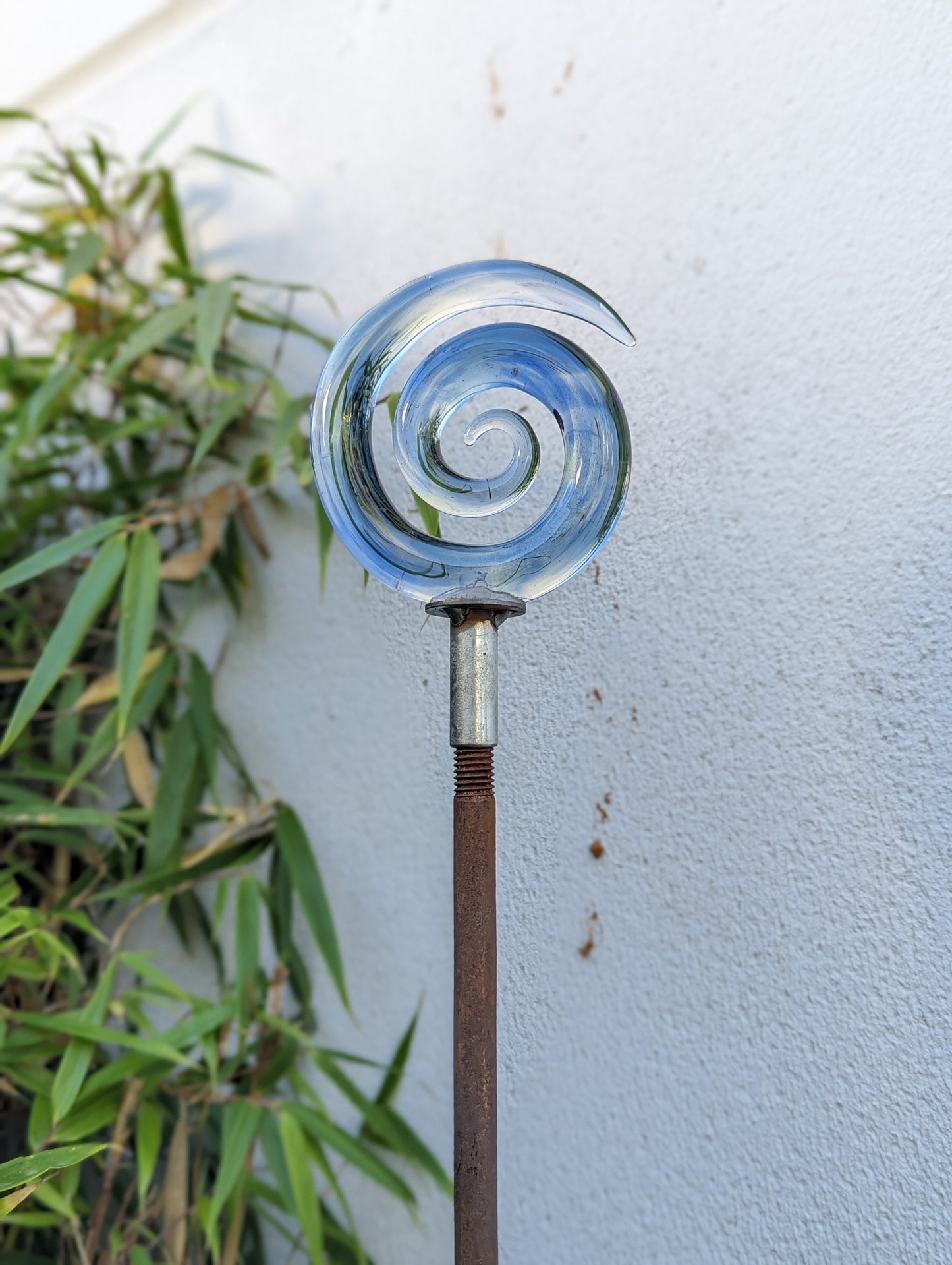 Edelrost Gartenstecker Garten Glaskugel Spirale Glasdeko blau L8H110cm