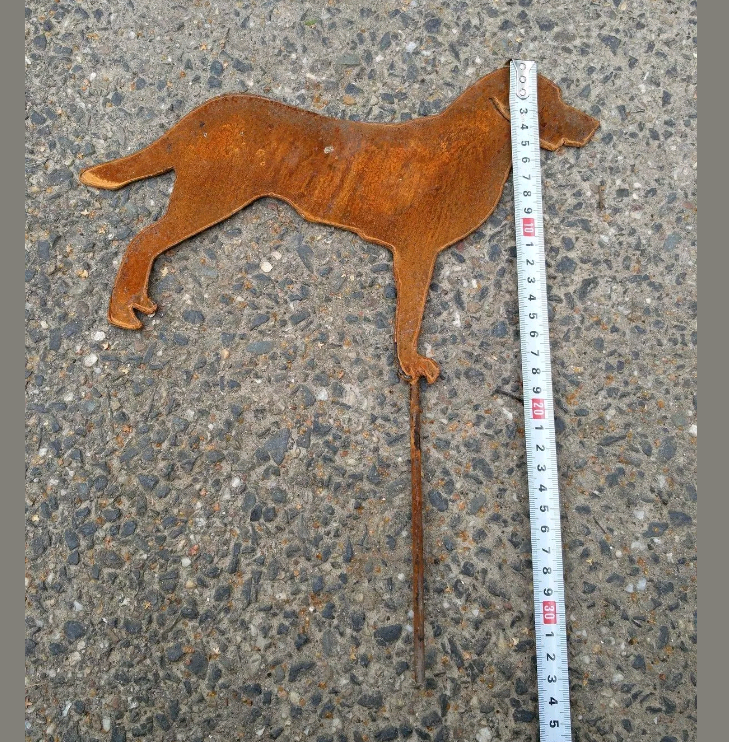 Noble rust garden dog, garden stake dog, rust 28cm hx 26cm w