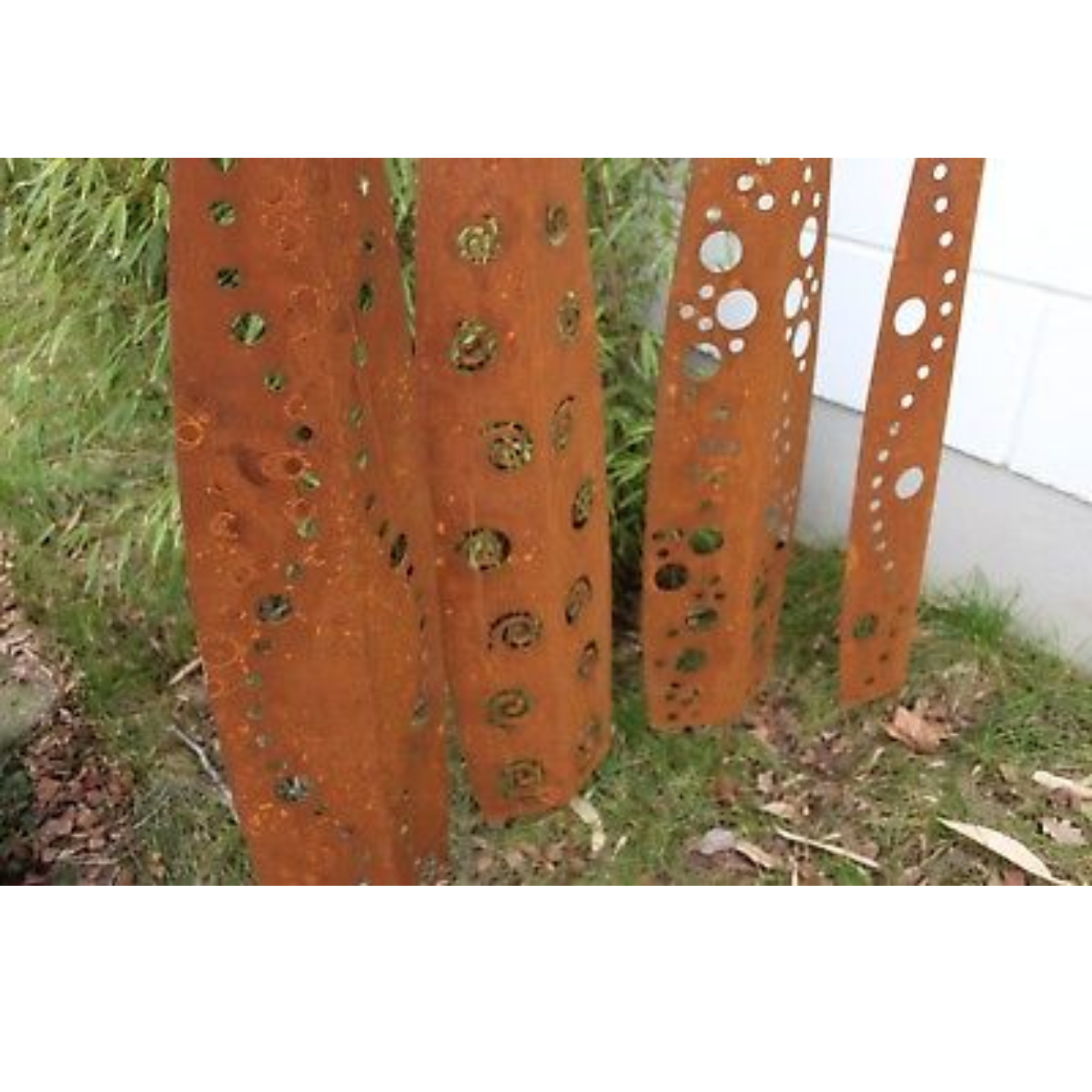 Noble rust garden decoration, garden stake rust sculpture with glass ball W27cmH148cm