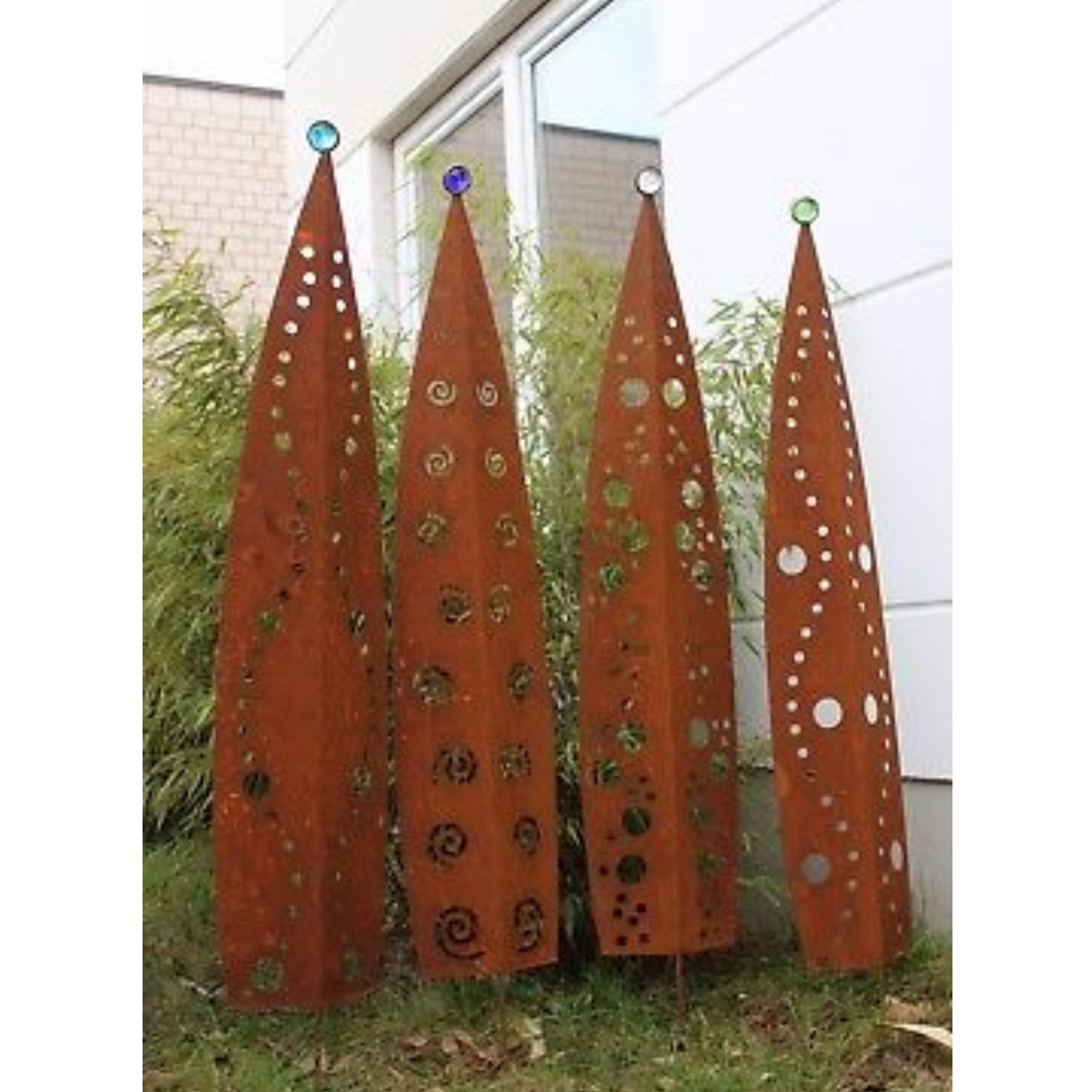 Noble rust garden decoration, garden stake rust sculpture with glass ball W27cmH148cm