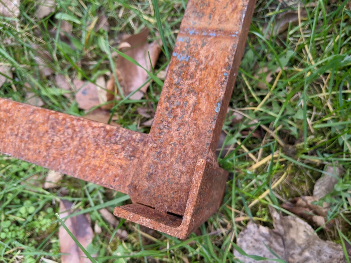 Ständer ，massives Eisen , rost