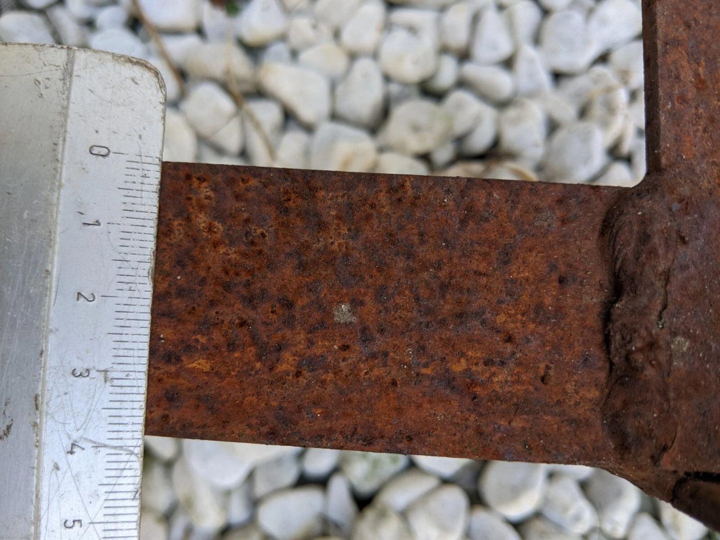 Ständer ，massives Eisen , rost