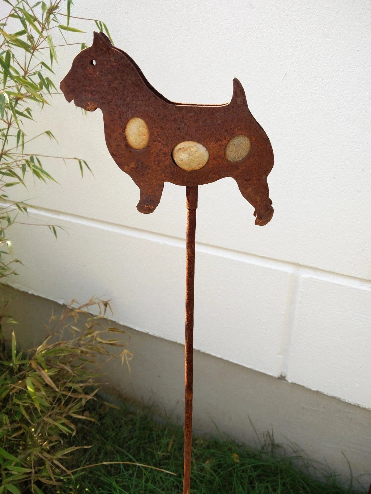 Rost Gartenstecker, Gartenhund aus  Metall , Stein , Höhe: 115 cm