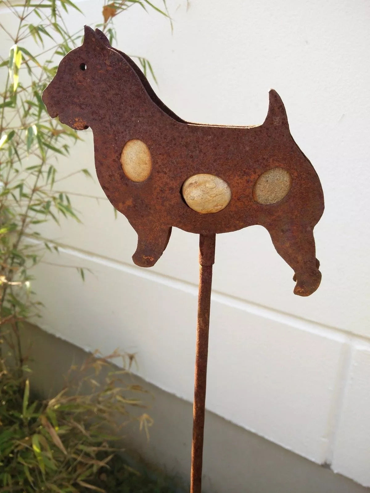 Rost Gartenstecker, Gartenhund aus  Metall , Stein , Höhe: 115 cm