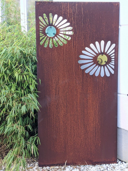 Flower rust privacy screen with stylish glass design